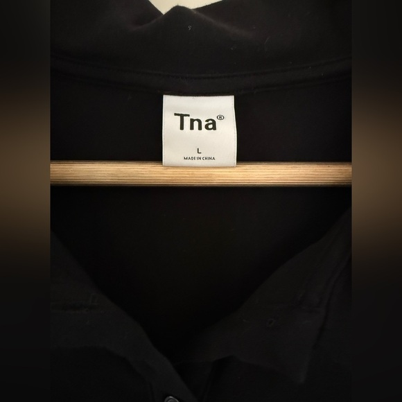 Aritzia | TNA Cropped Polo Tshjrt, size large. - Picture 4 of 7